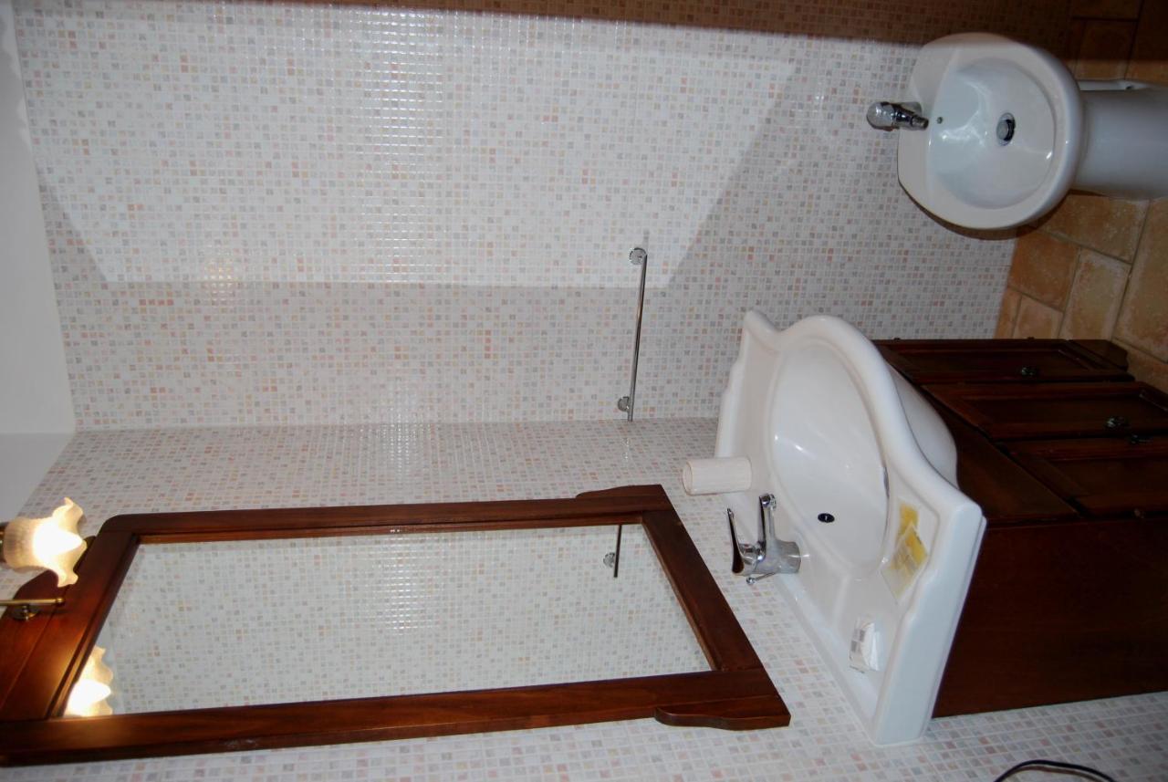 Le Terre Di Bac Bed & Breakfast Borgo Montenero Exterior photo